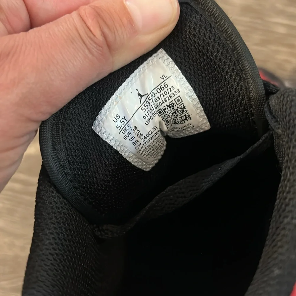 Nike Black and Red Sneakers High-Top Leather 5.5
